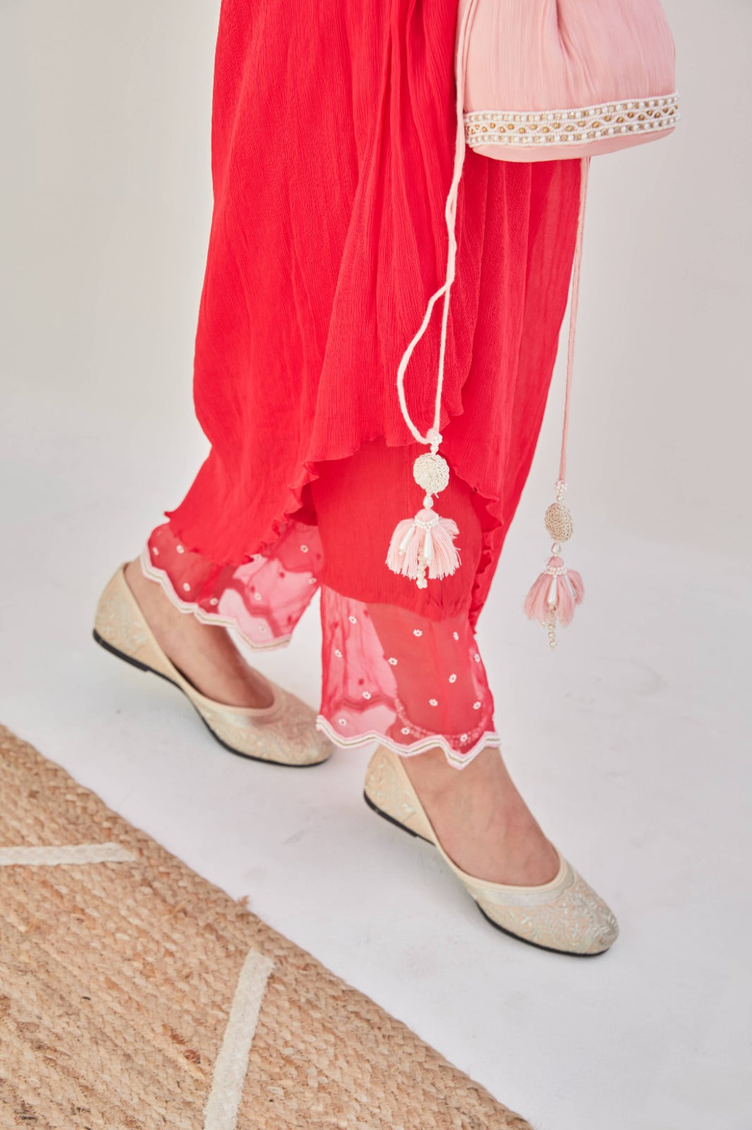 Khel Sarita Red Se