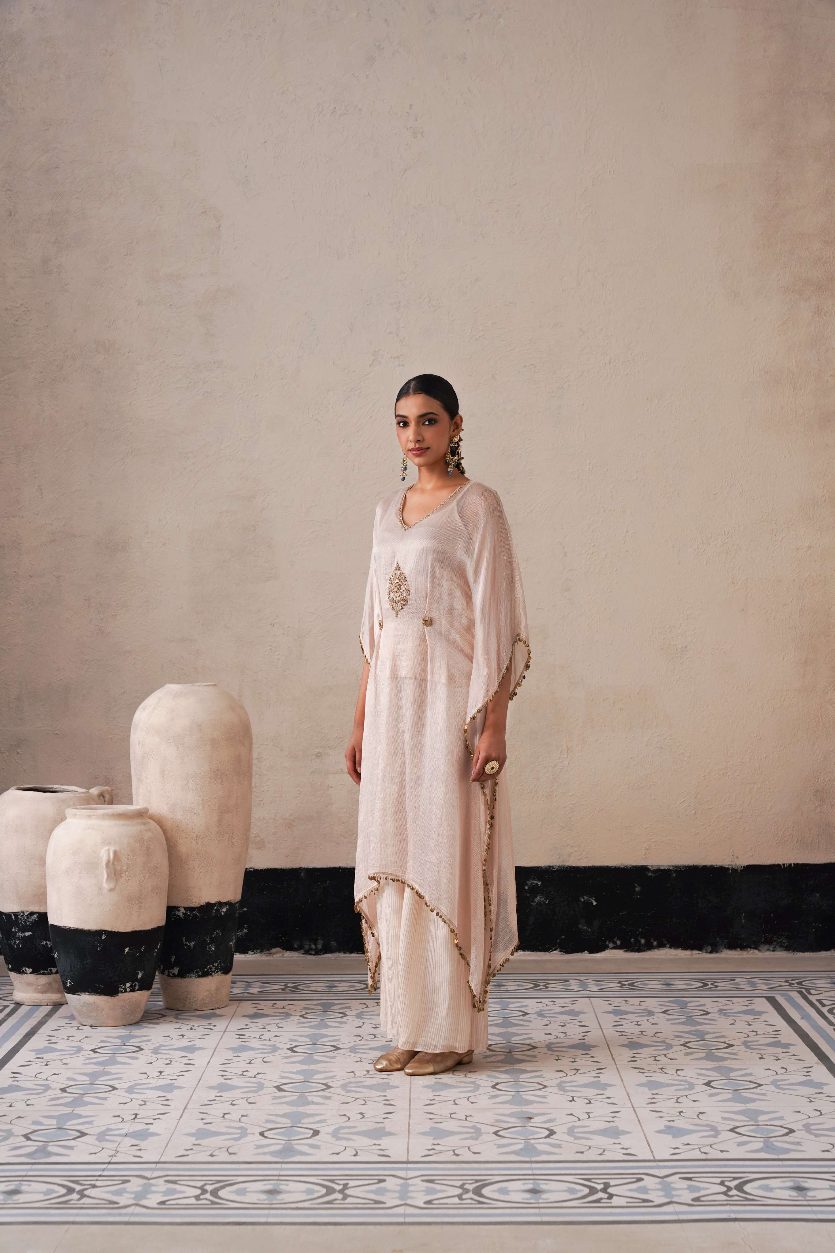 DUTCH IVORY OVAL KAFTAN SET