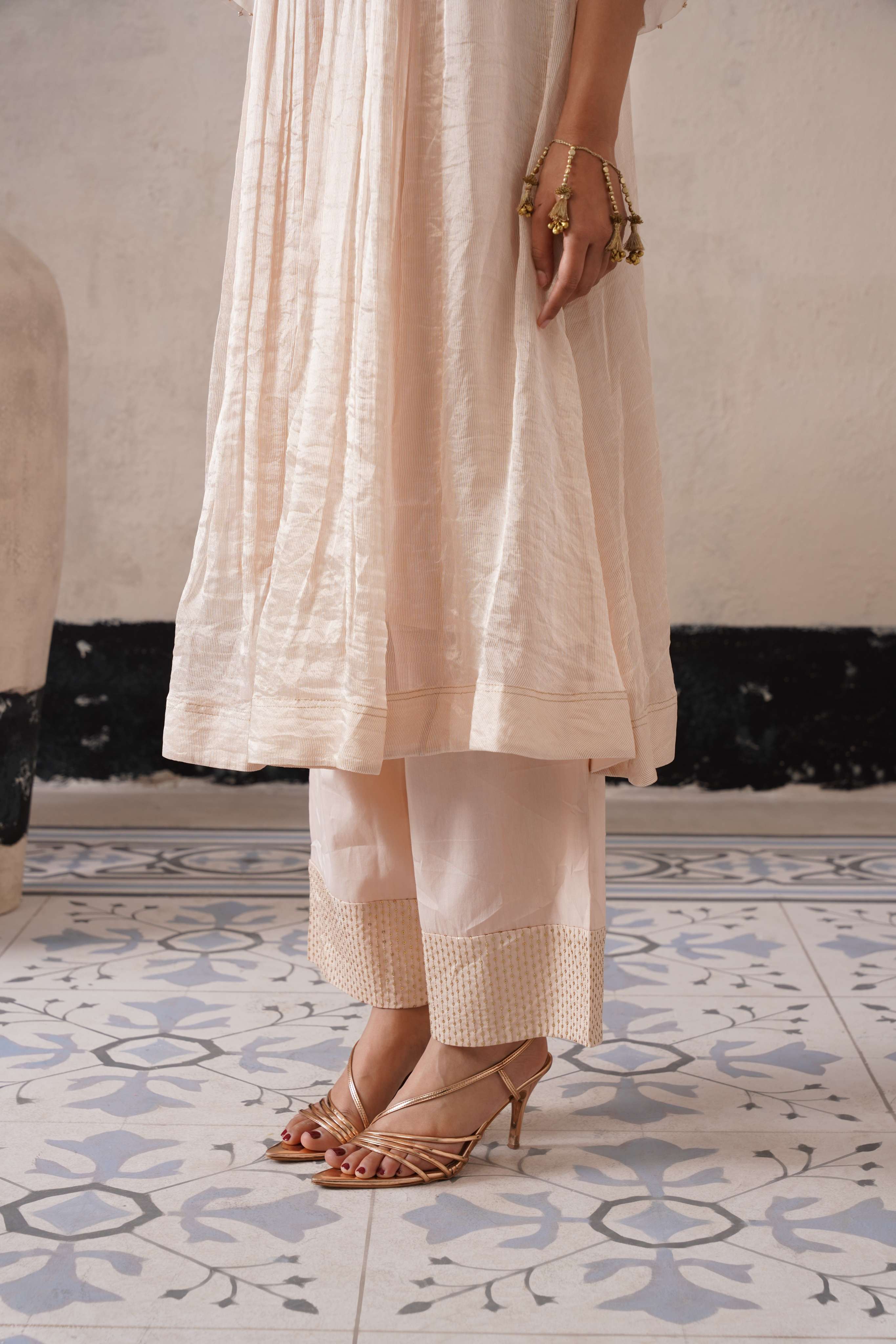 DUTCH IVORY GATHERS KURTA
