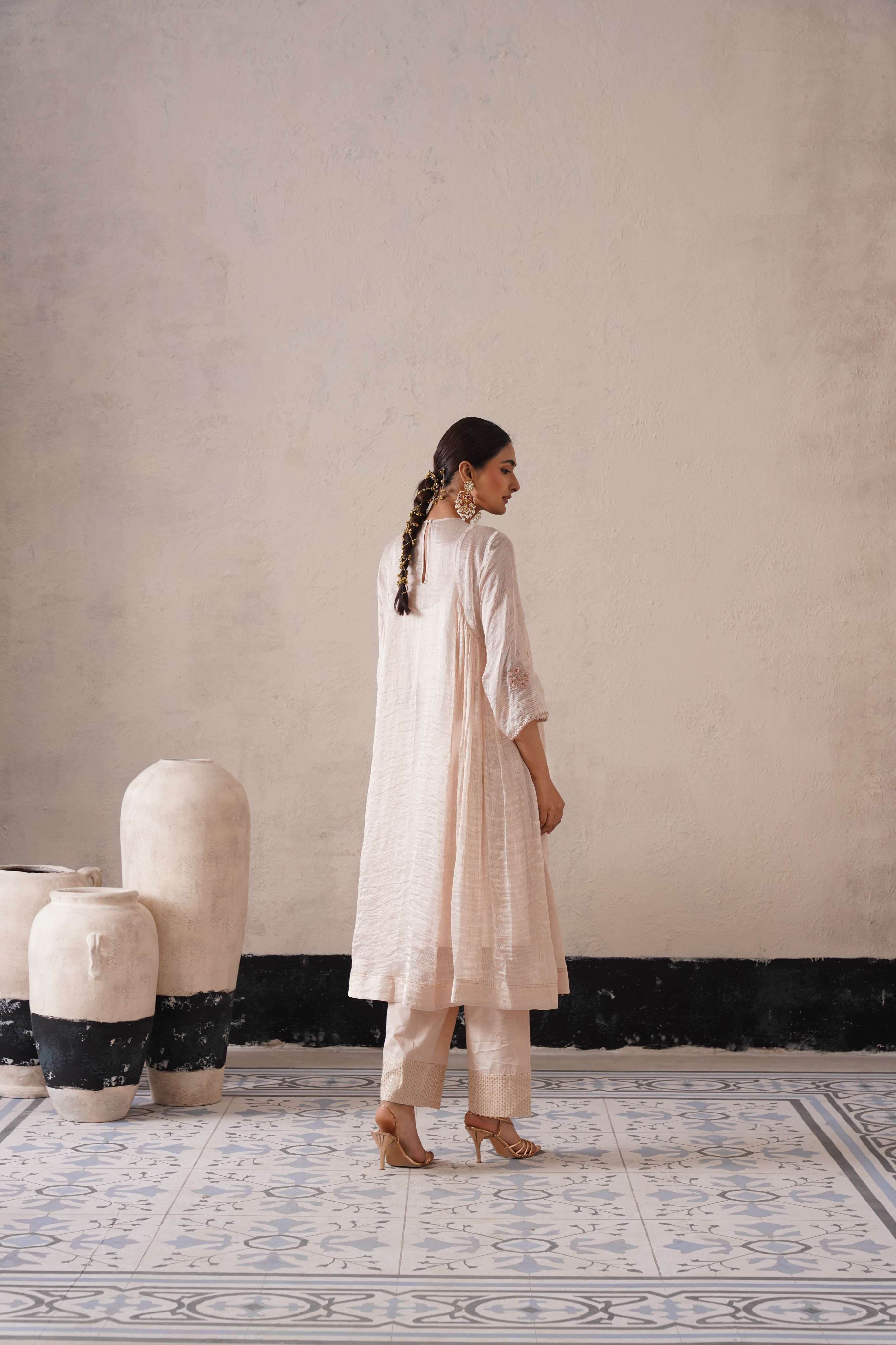 DUTCH IVORY CURVE PANNEL KURTA