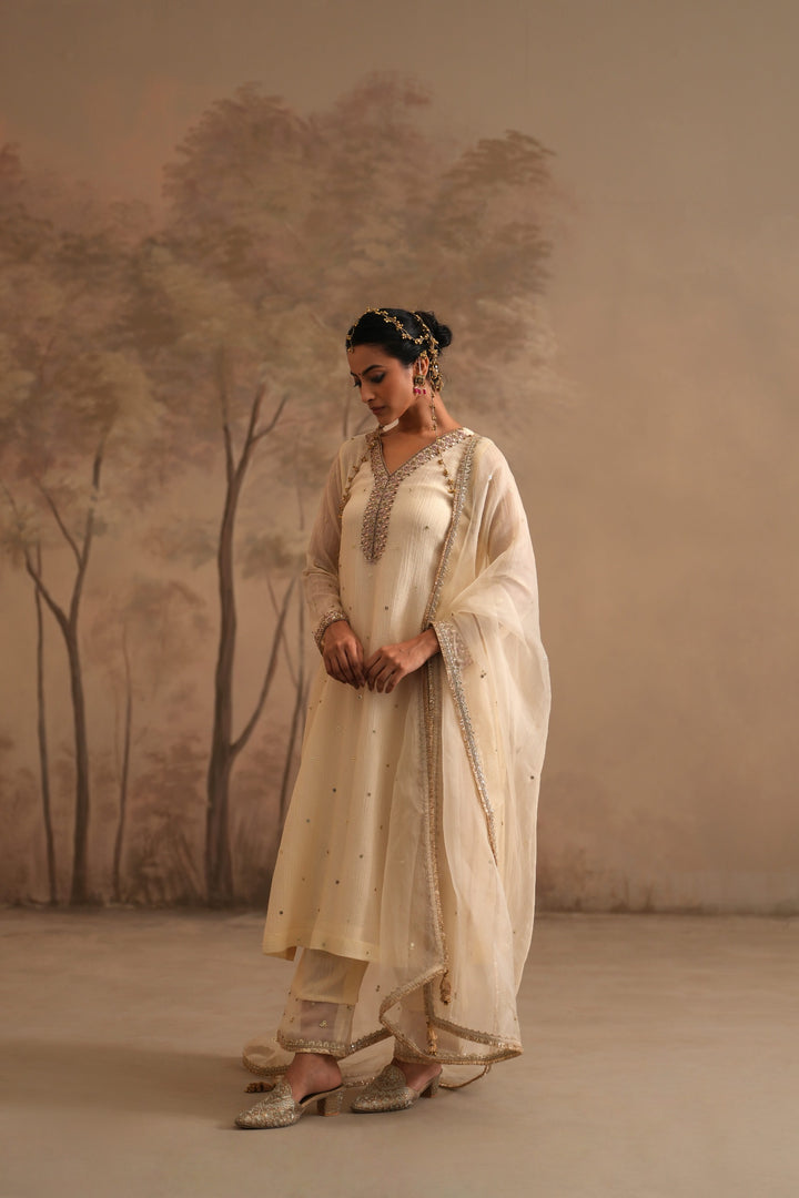 Dutch Ivory Heer Ira Straight Kurta