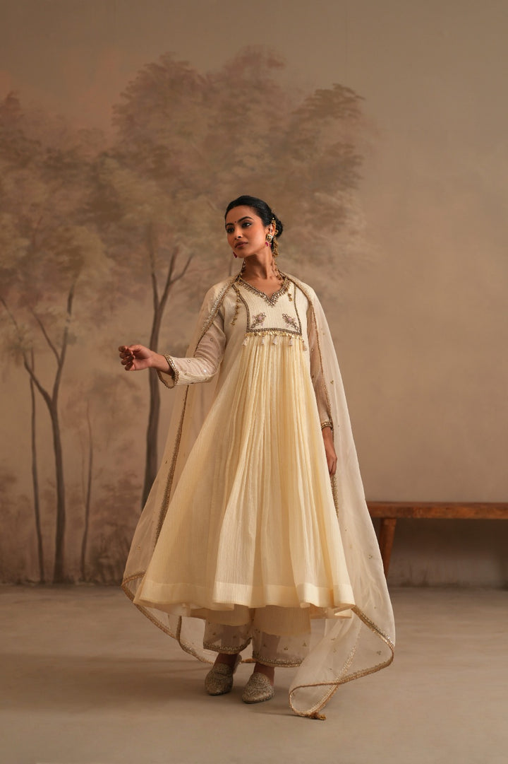 Heer Anika Center Gather - Dutch Ivory