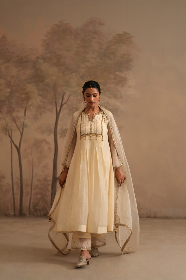 Heer Vihana Box Pleated- Dutch Ivory